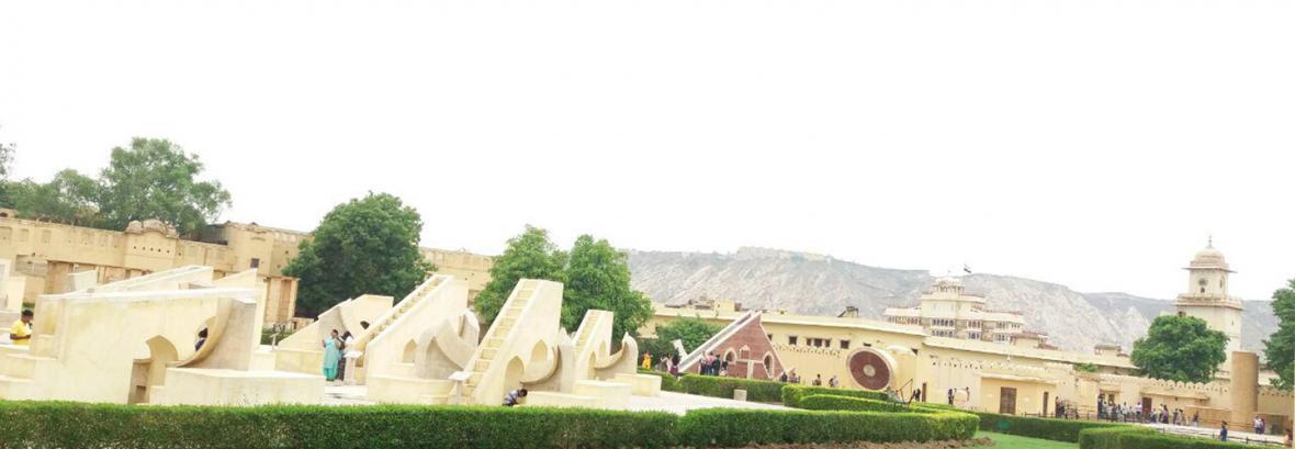 گزارش خبرنگاران از بزرگ ترین رصدخانه تاریخی جهان ، شگفتی گردشگران از مرتفع ترین ساعت آفتابی جهان