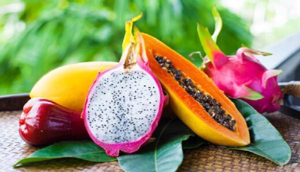 نرخ نجومی میوه های وارداتی ، دراگون قرمز دانه ای 150 هزار تومان